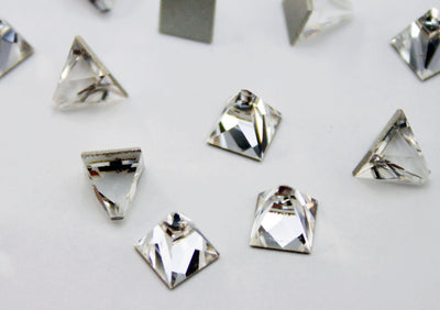 #2419 フラットバック スクエアスパイク(スワロフスキー)